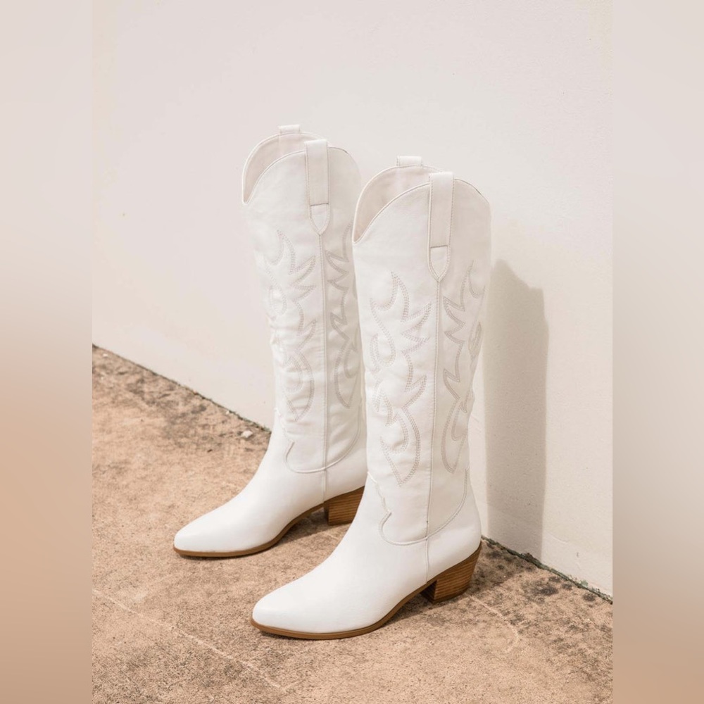 🪼Adorable NWOT white cowboy boots! - Picture 3 of 10